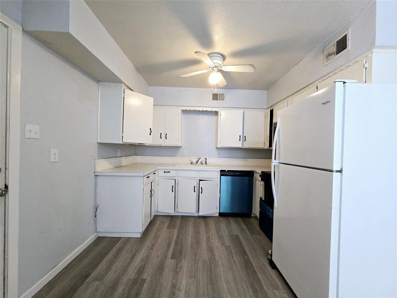 902 Spring Valley Plz - Photo 6 of 11
