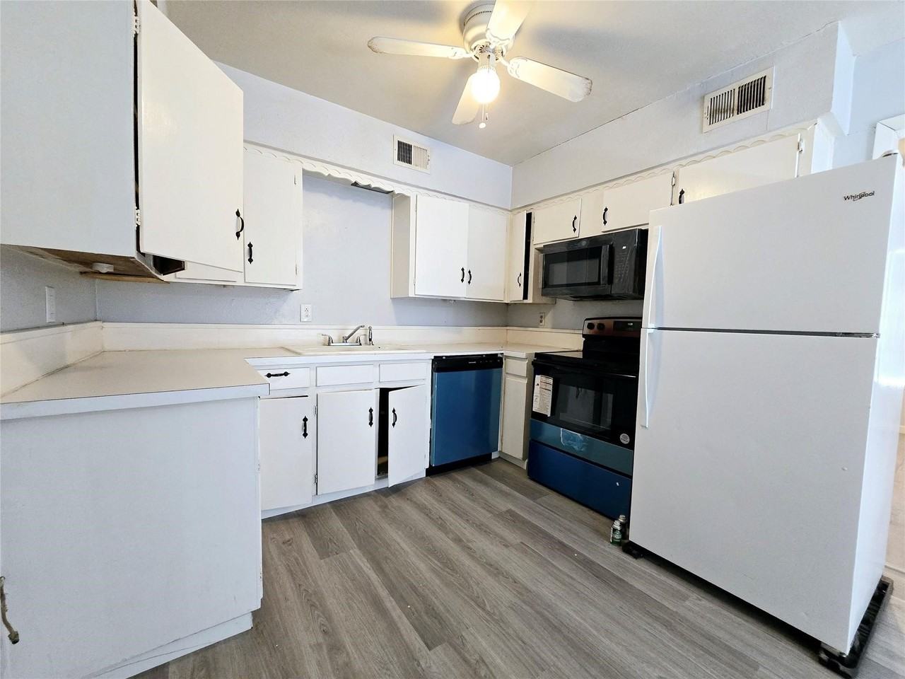 902 Spring Valley Plz - Photo 7 of 11