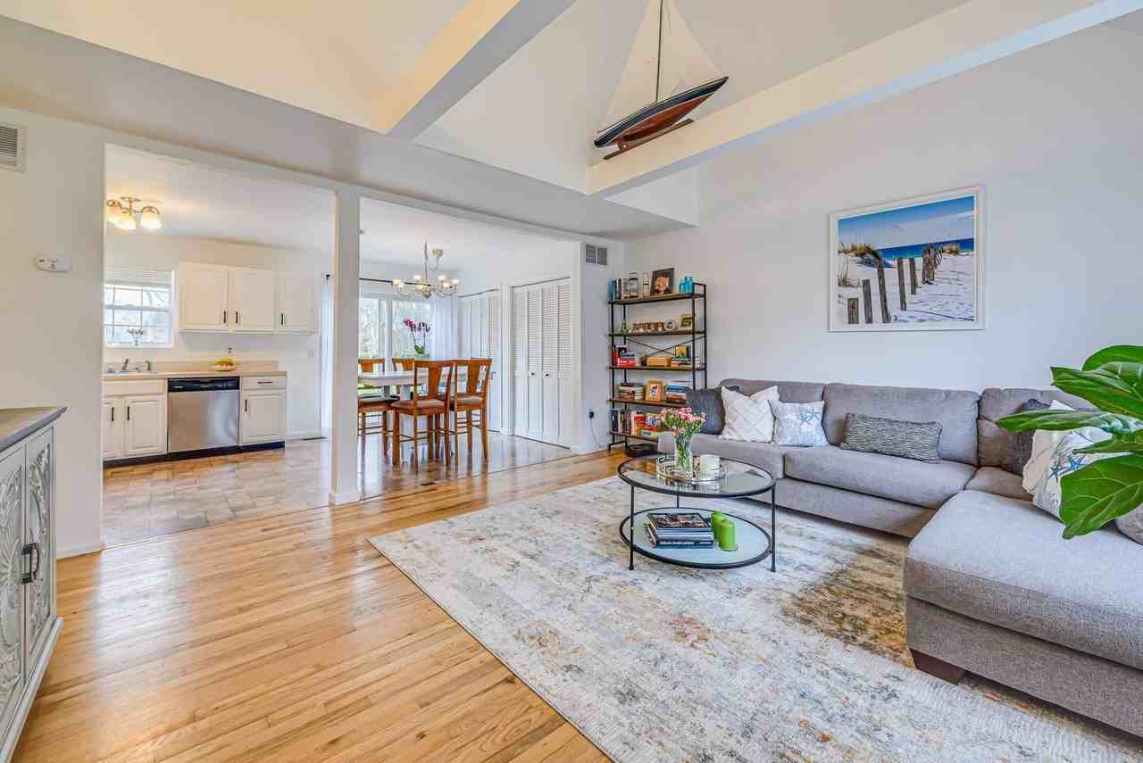 71 Hampton Rd - Photo 4 of 20