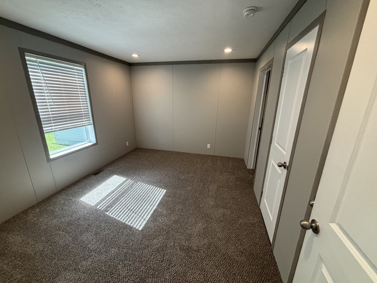352 Stratford Ct #352 - Photo 4 of 6