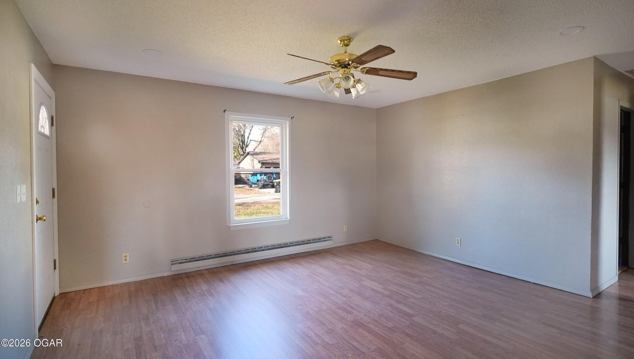 601 Kimberly St - Photo 3 of 12