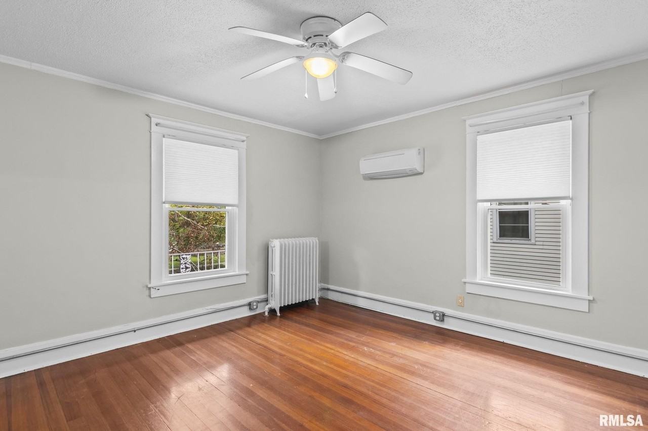 810 W Edwards St #B - Photo 3 of 20