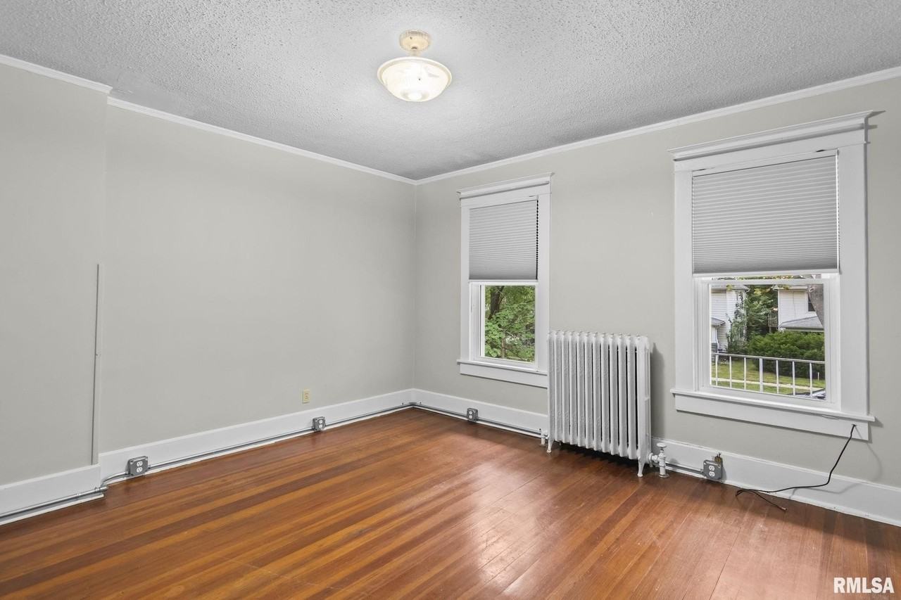 810 W Edwards St #B - Photo 7 of 20