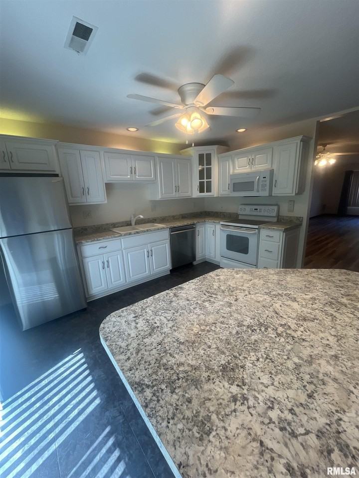 115 Astoria Rd - Photo 5 of 7
