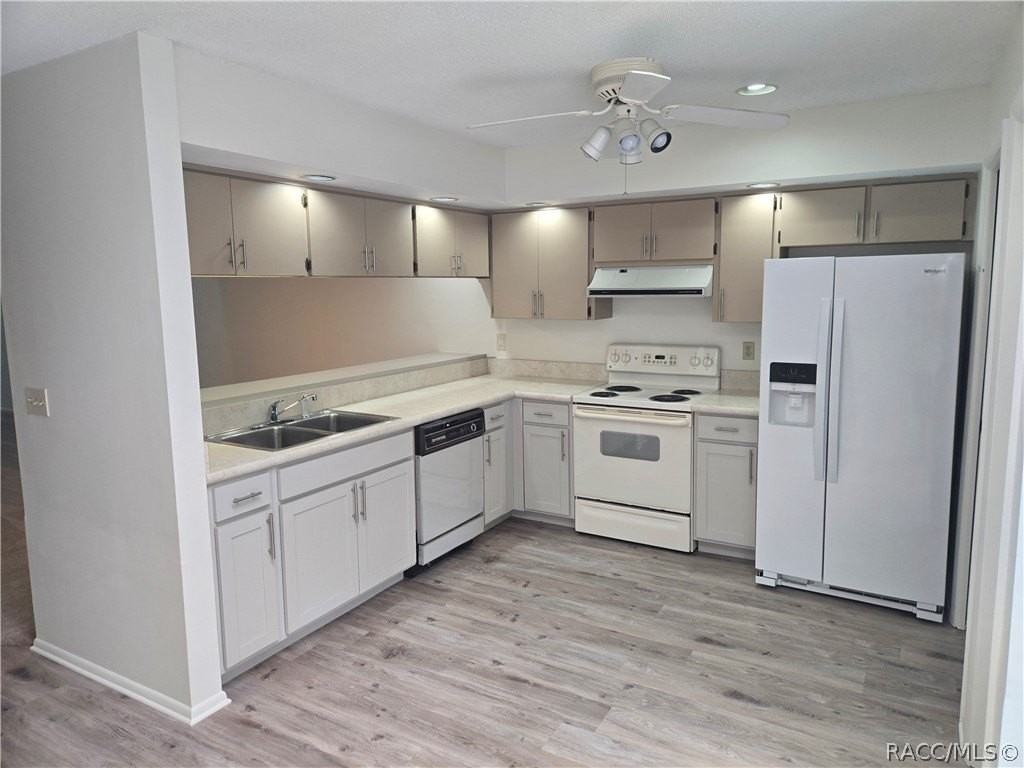 17 Seagrape St - Photo 2 of 16