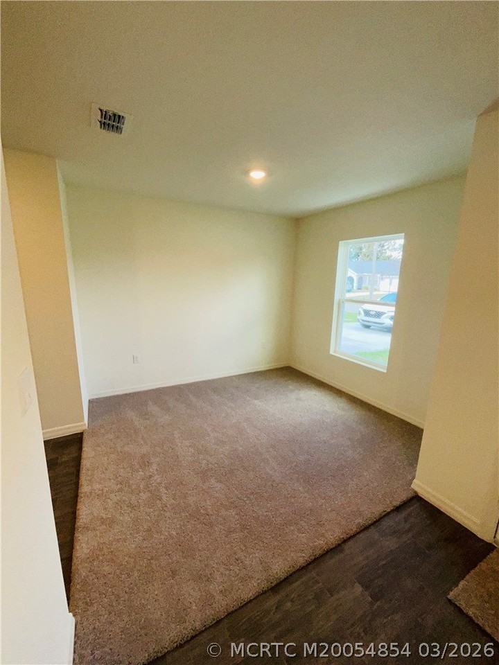 1701 Se Manth Ln - Photo 3 of 17