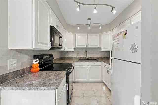 37327 Golfview Dr - Photo 5 of 28