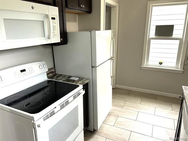 22066 Lambrecht Ave - Photo 3 of 14
