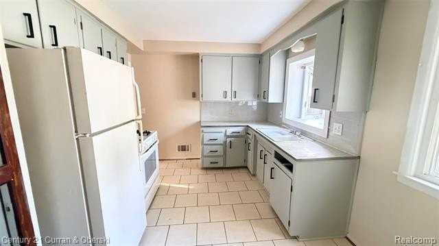 2040 Grindley Park St - Photo 5 of 22