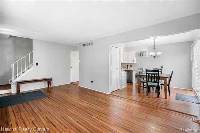 34149 Garfield Cir - Photo 5 of 27