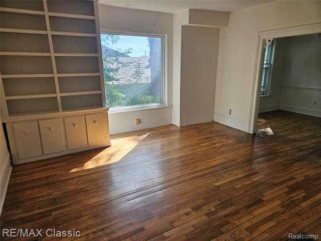 531 Hickory St - Photo 2 of 6