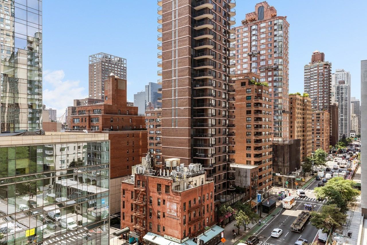 MANHATTAN HOUSE #E904 - Photo 4 of 4