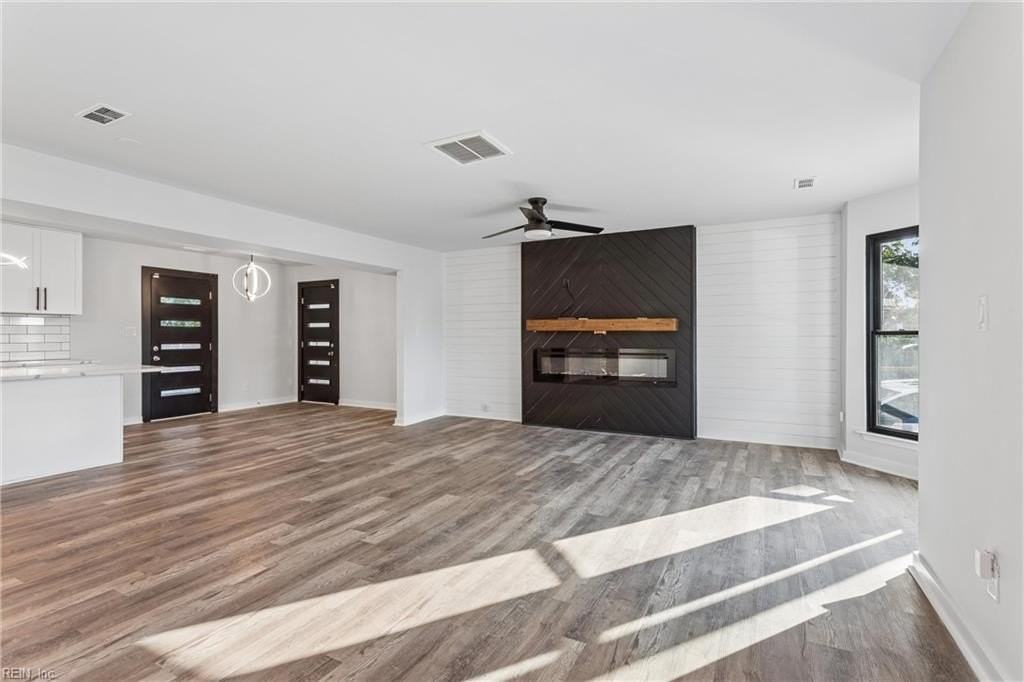635 26th St - Photo 4 of 27