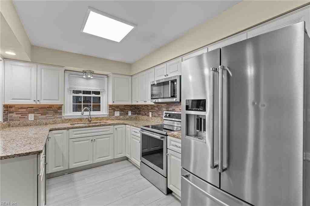 1132 Sippel Dr - Photo 4 of 25