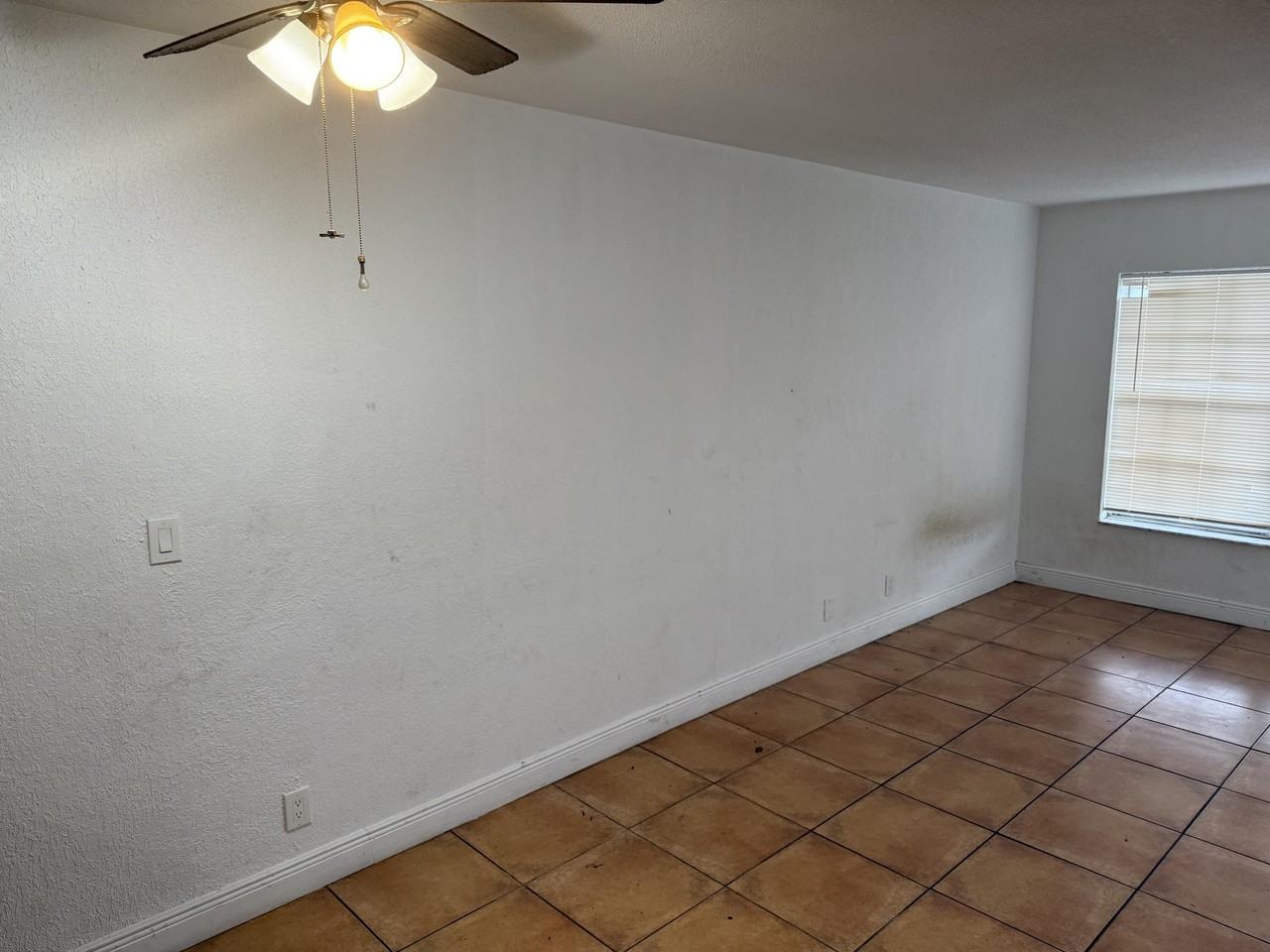 1471 Nw 22nd St #A - Photo 3 of 24