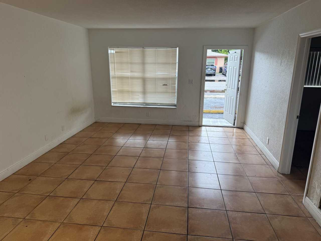 1471 Nw 22nd St #A - Photo 4 of 24
