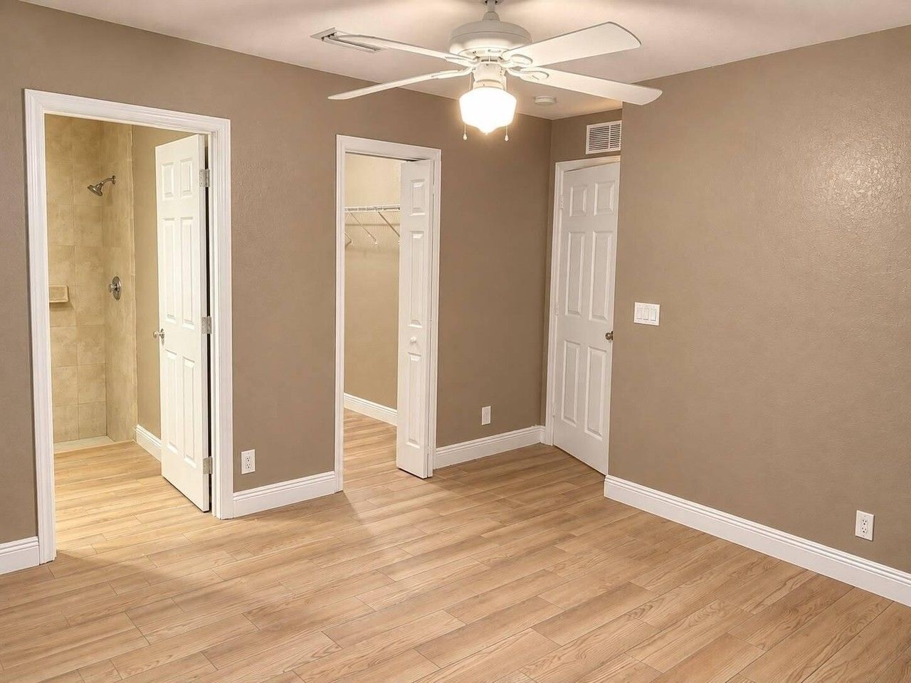 171 Se 3rd St #B - Photo 3 of 21