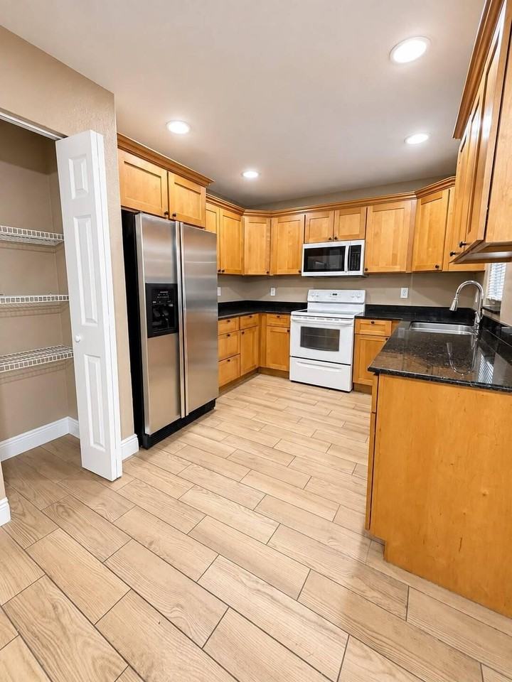 171 Se 3rd St #B - Photo 6 of 21