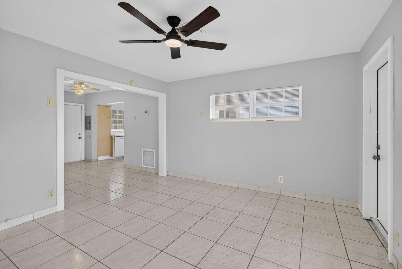 410 Nw 52nd Ct - Photo 7 of 42