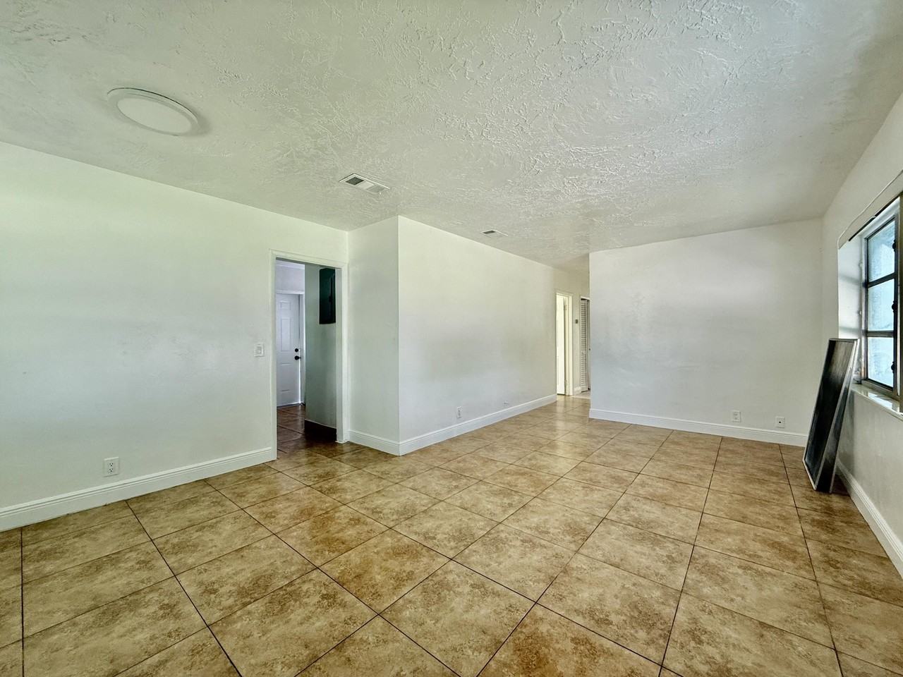 355 Nw 8th Ave - Photo 5 of 14