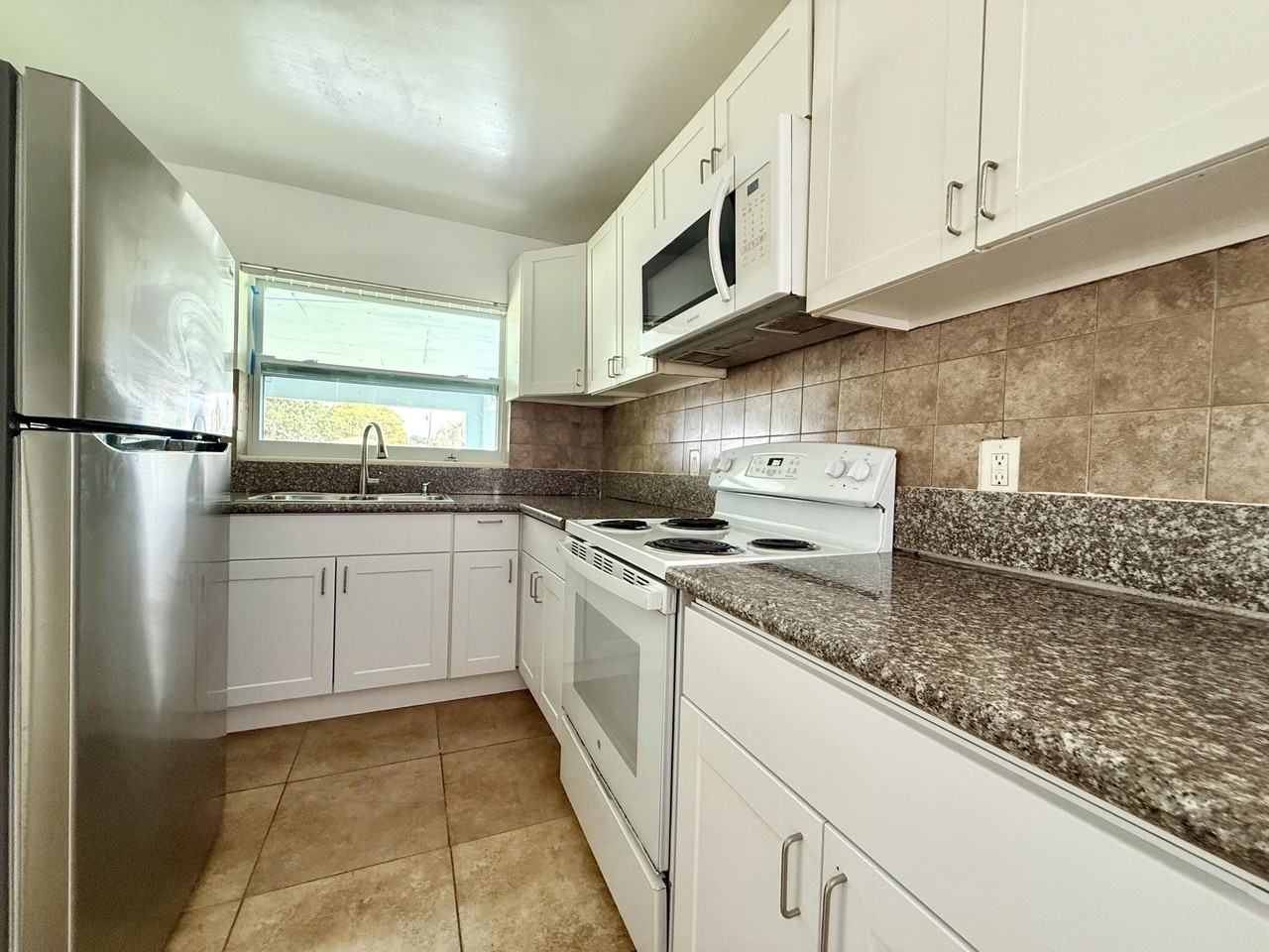 355 Nw 8th Ave - Photo 6 of 14