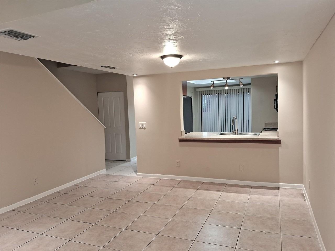 4669 Nw 89th Ave - Photo 3 of 13