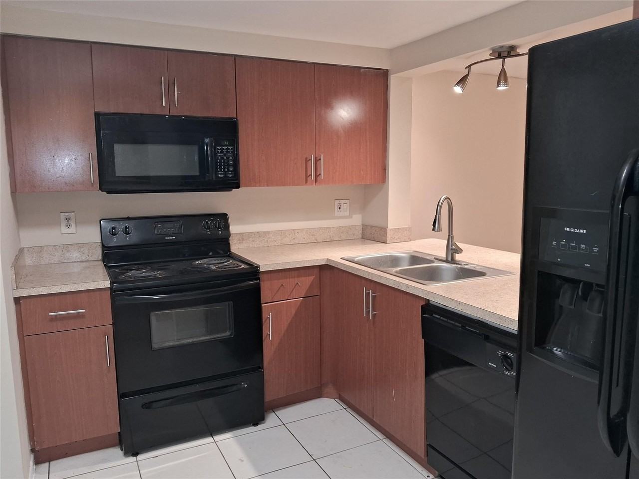 4669 Nw 89th Ave - Photo 5 of 13
