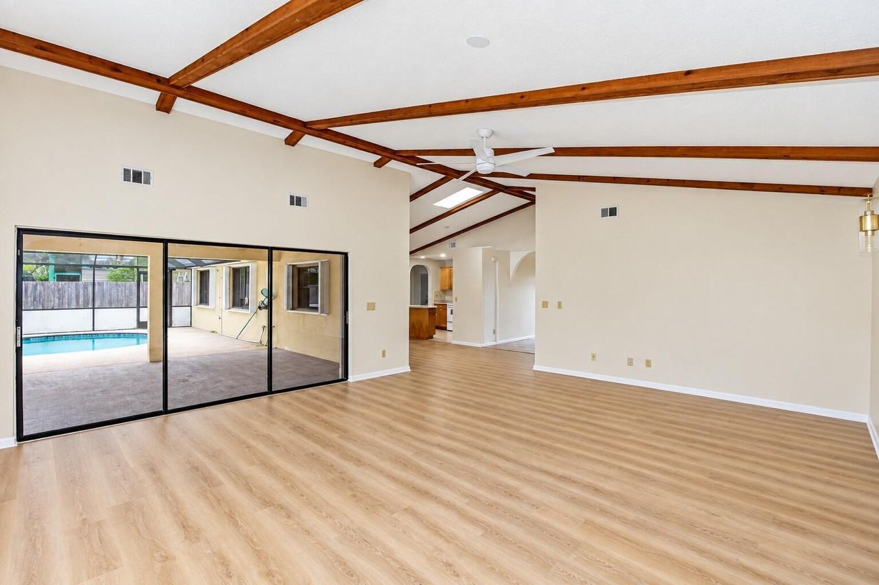 1309 Se Coral Reef St - Photo 6 of 20