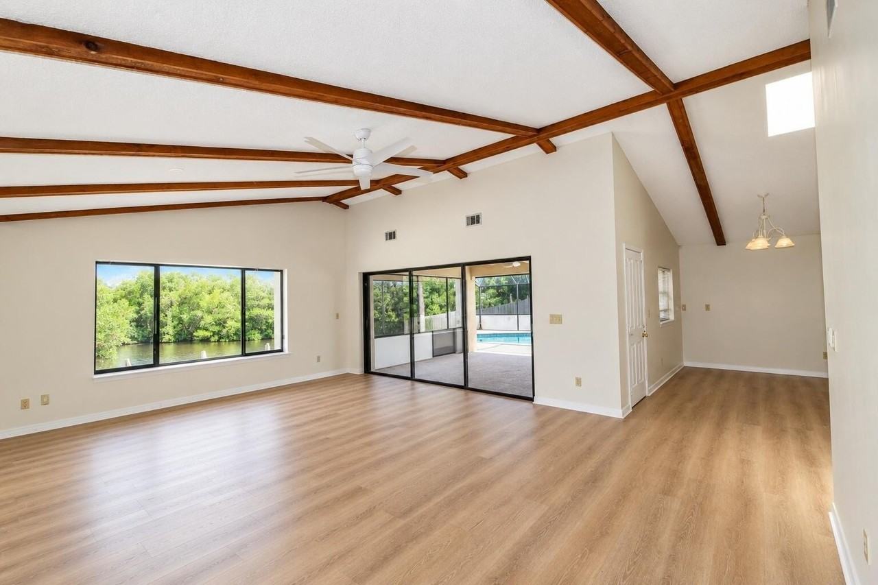 1309 Se Coral Reef St - Photo 7 of 20