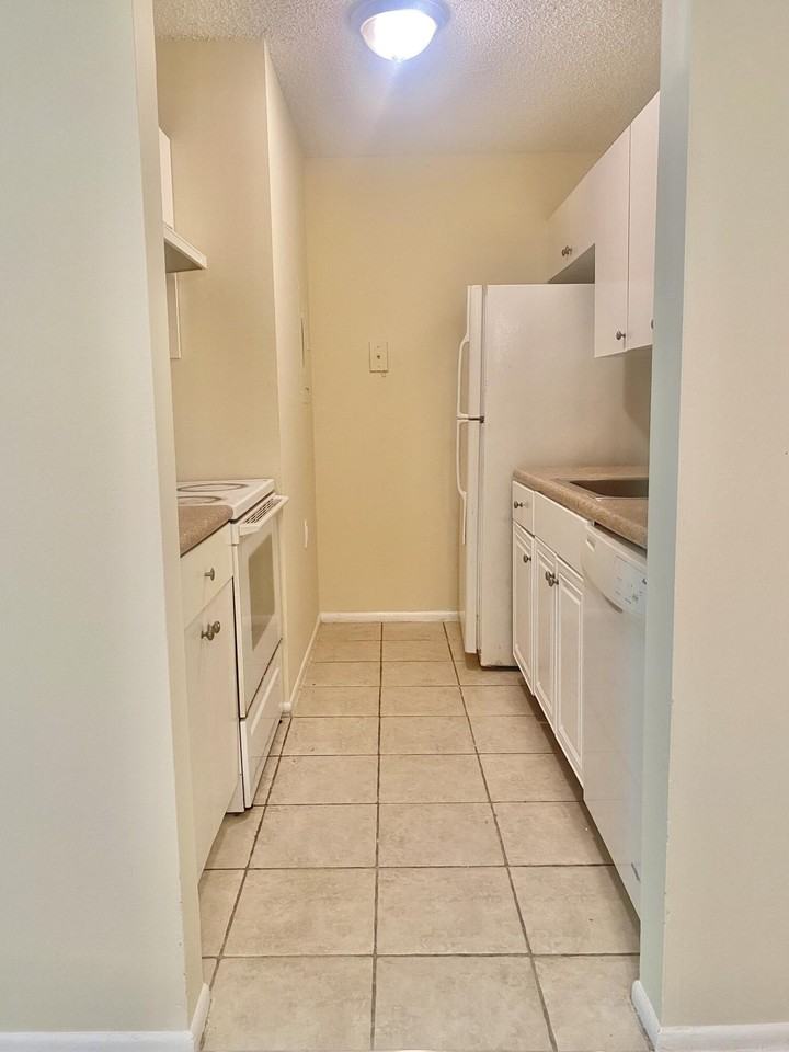 1200 Lake Victoria Dr #C - Photo 5 of 18