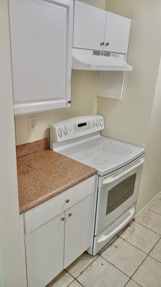 1200 Lake Victoria Dr #C - Photo 6 of 18