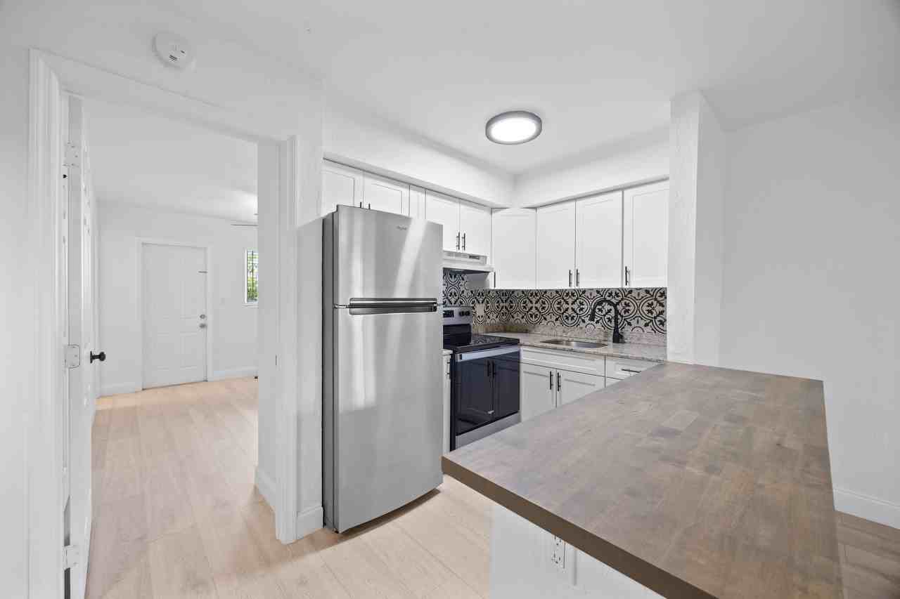 1125 Sw 15th Ave #2 - Photo 3 of 27