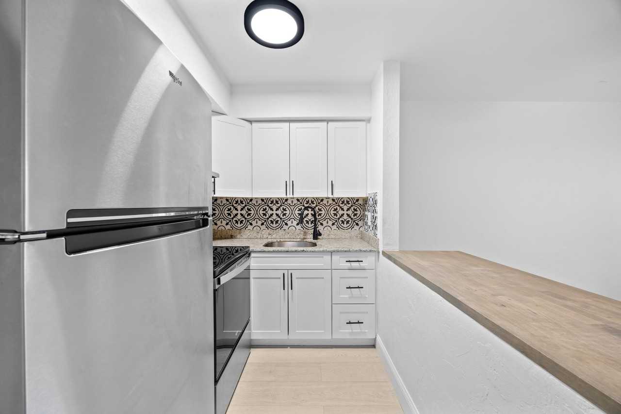 1125 Sw 15th Ave #2 - Photo 6 of 27