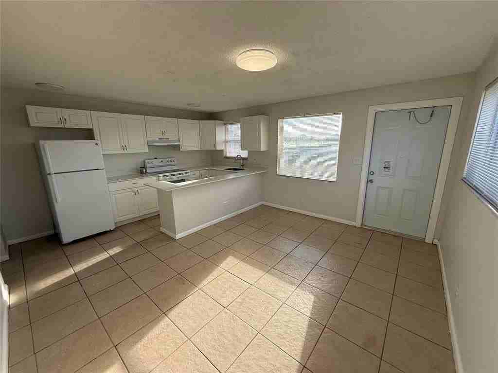 1235 W River Dr #4 - Photo 3 of 14