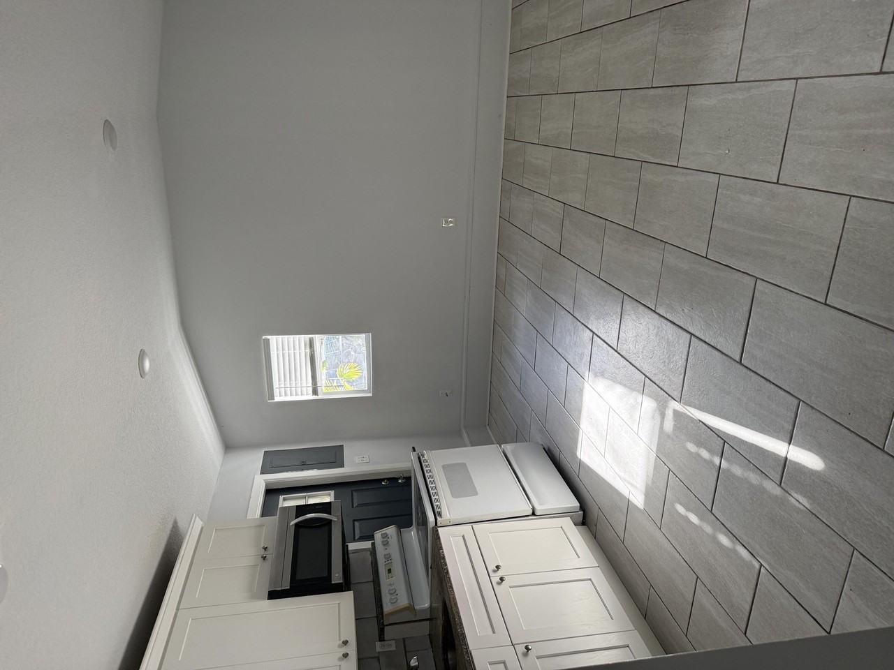 151 Valencia Dr - Photo 3 of 7