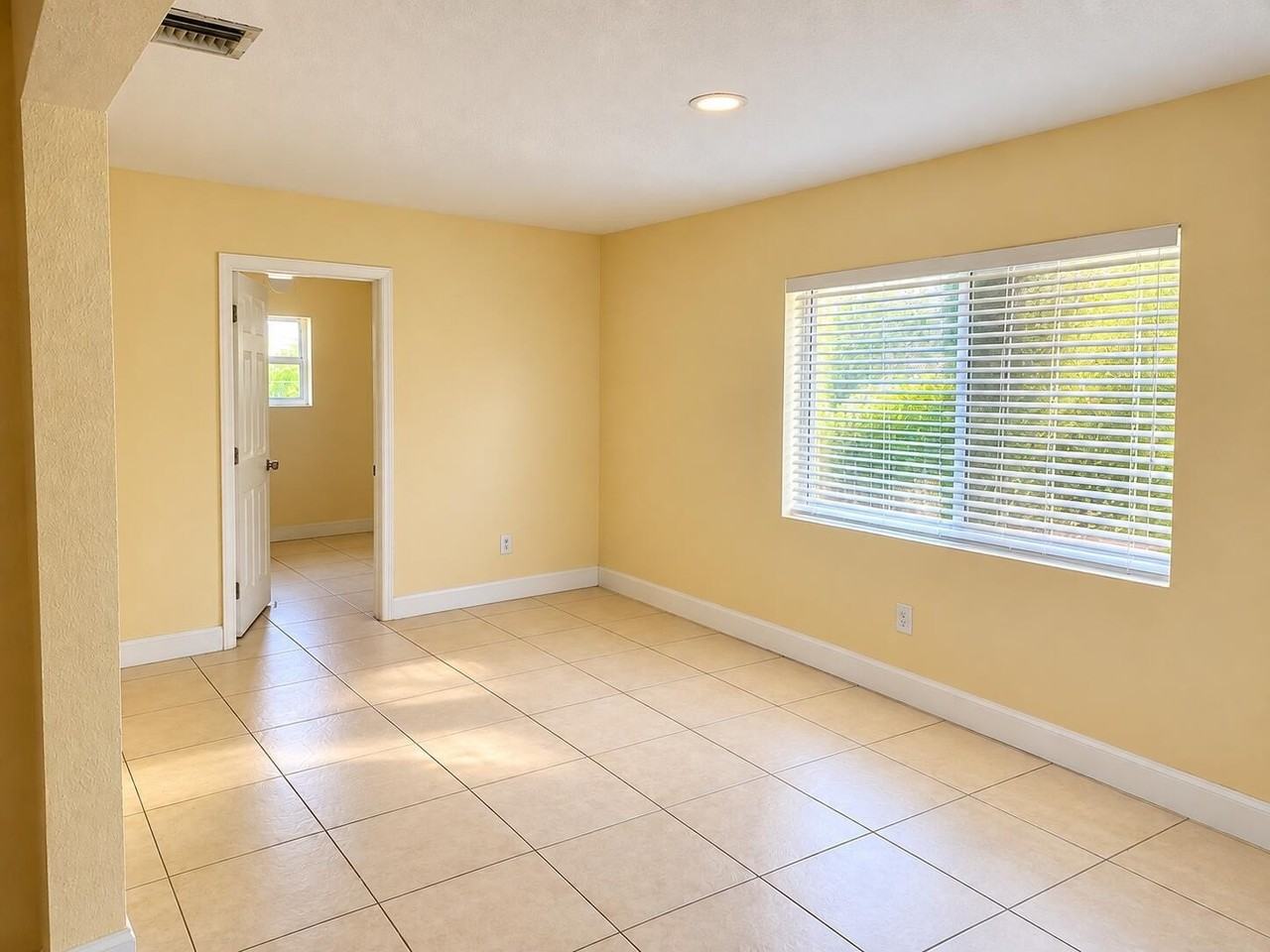 1631 Nw 2nd Ave - Photo 2 of 10