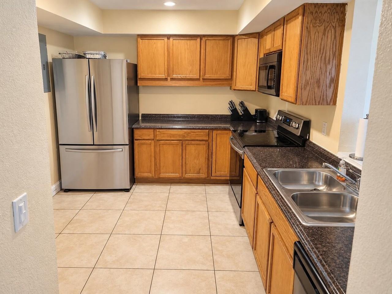 1631 Nw 2nd Ave - Photo 4 of 10
