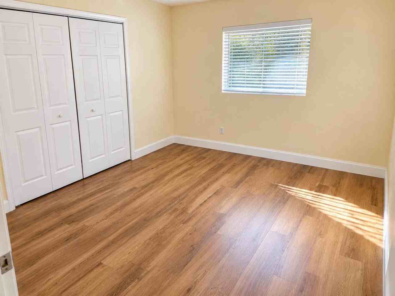 1631 Nw 2nd Ave - Photo 6 of 10