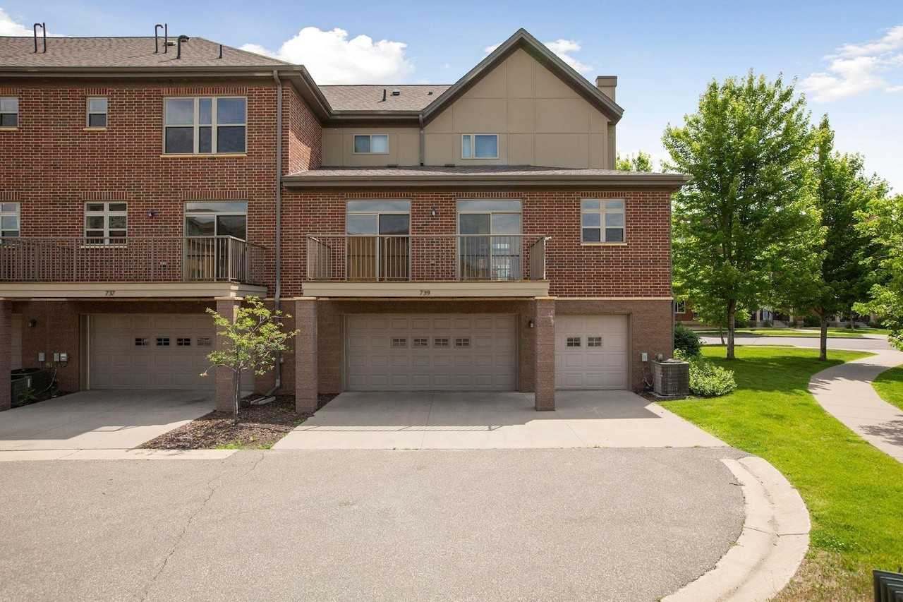745 Victoria St S - Photo 3 of 18