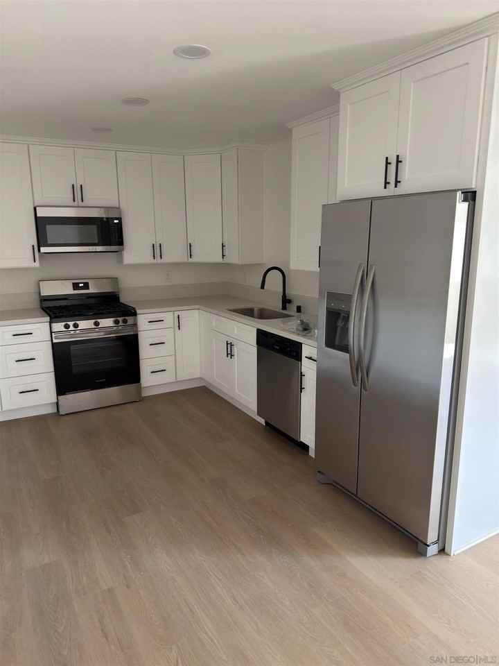 9759 Abbeywood Rd - Photo 7 of 24
