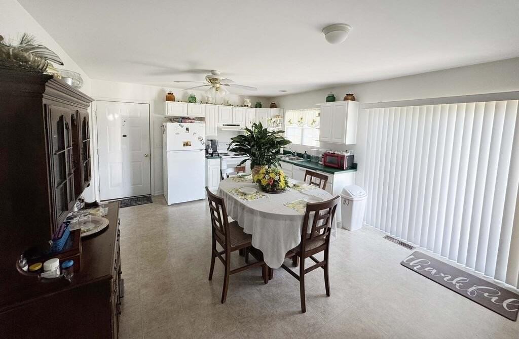 2371 Yardarm Dr - Photo 3 of 41