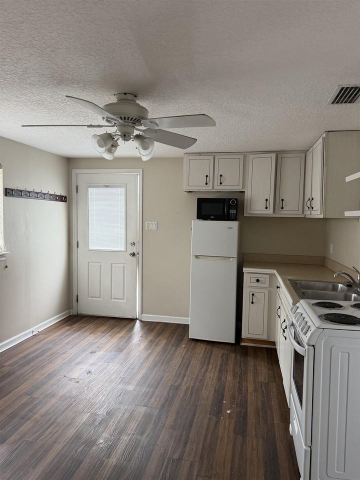 120 Gassett Rd #BUP - Photo 7 of 8