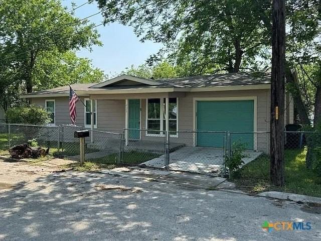 428 Aguila St - Photo 2 of 24