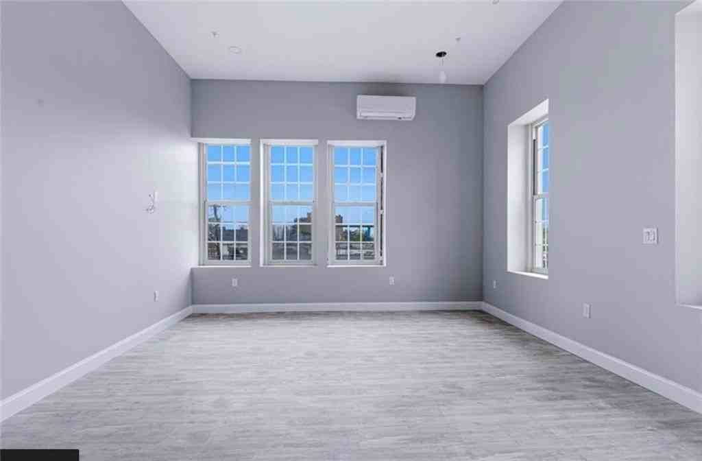 387 Broad St #2 - Photo 4 of 9