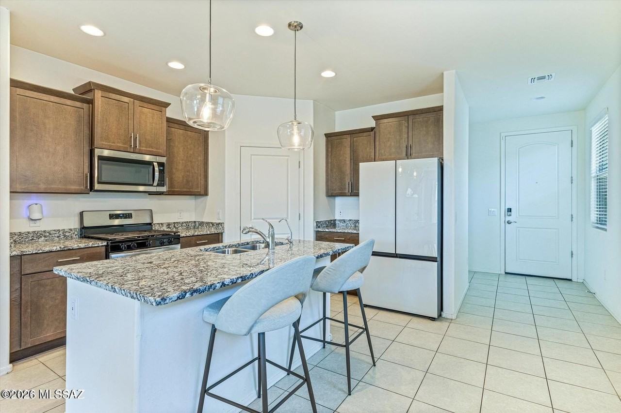 11296 S Weismann Dr - Photo 3 of 13
