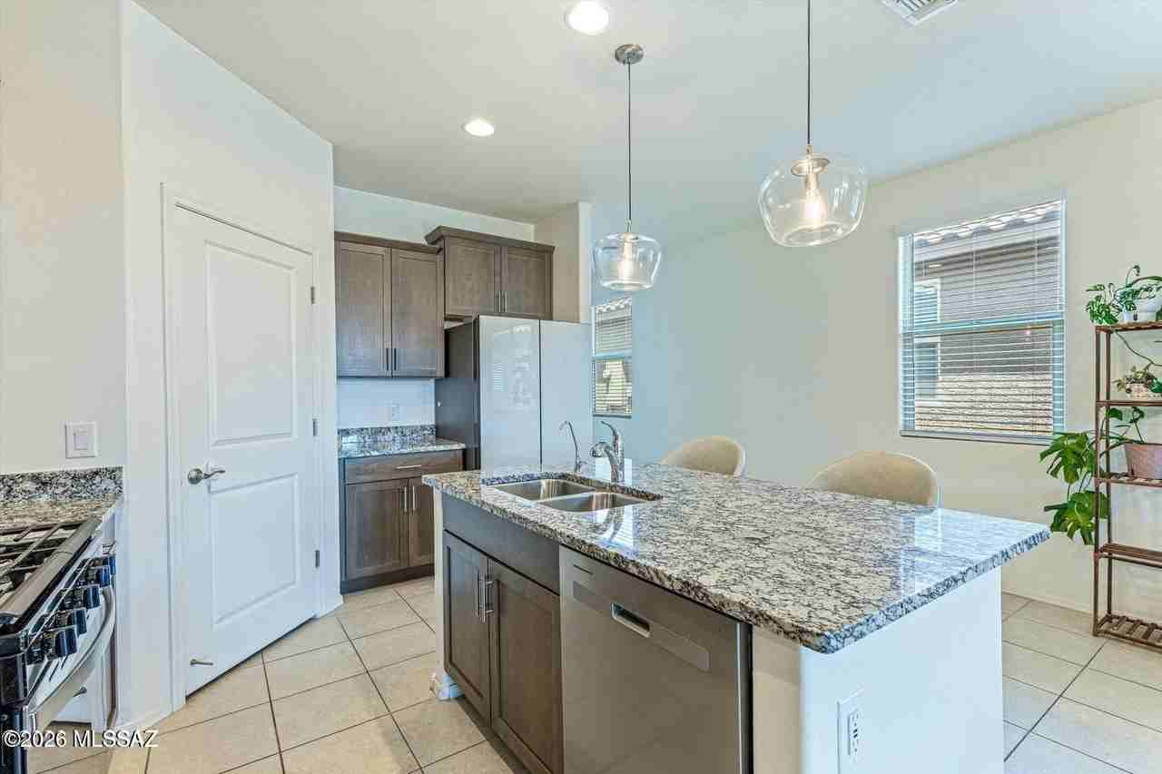 11296 S Weismann Dr - Photo 5 of 13