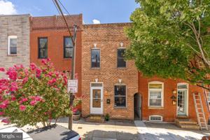 featured image of 1121 S Clinton St