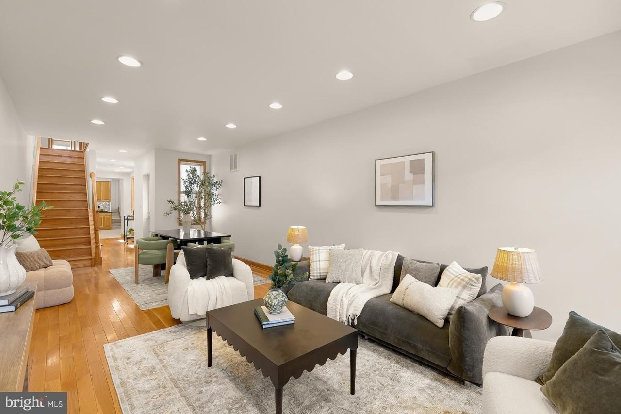 1121 S Clinton St - Photo 3 of 26