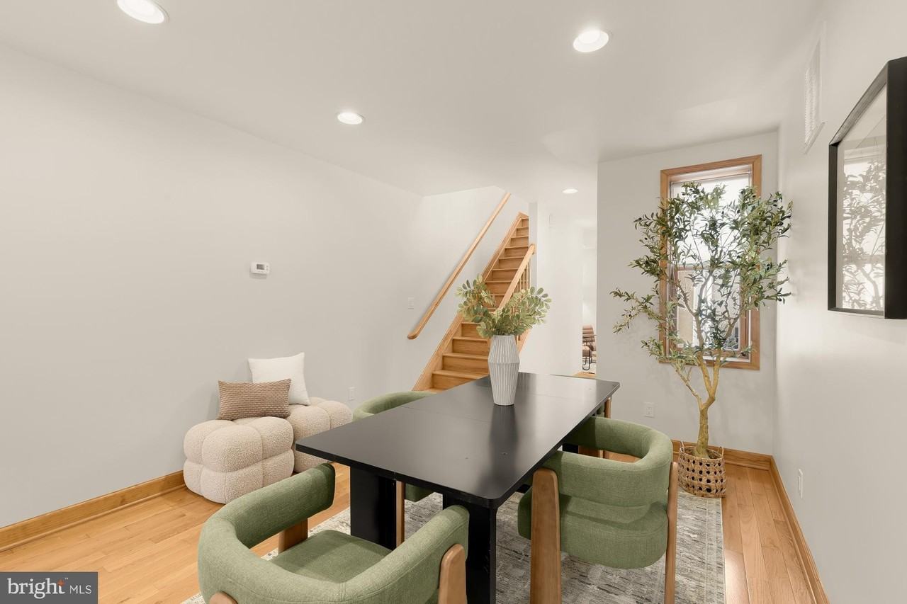 1121 S Clinton St - Photo 4 of 26