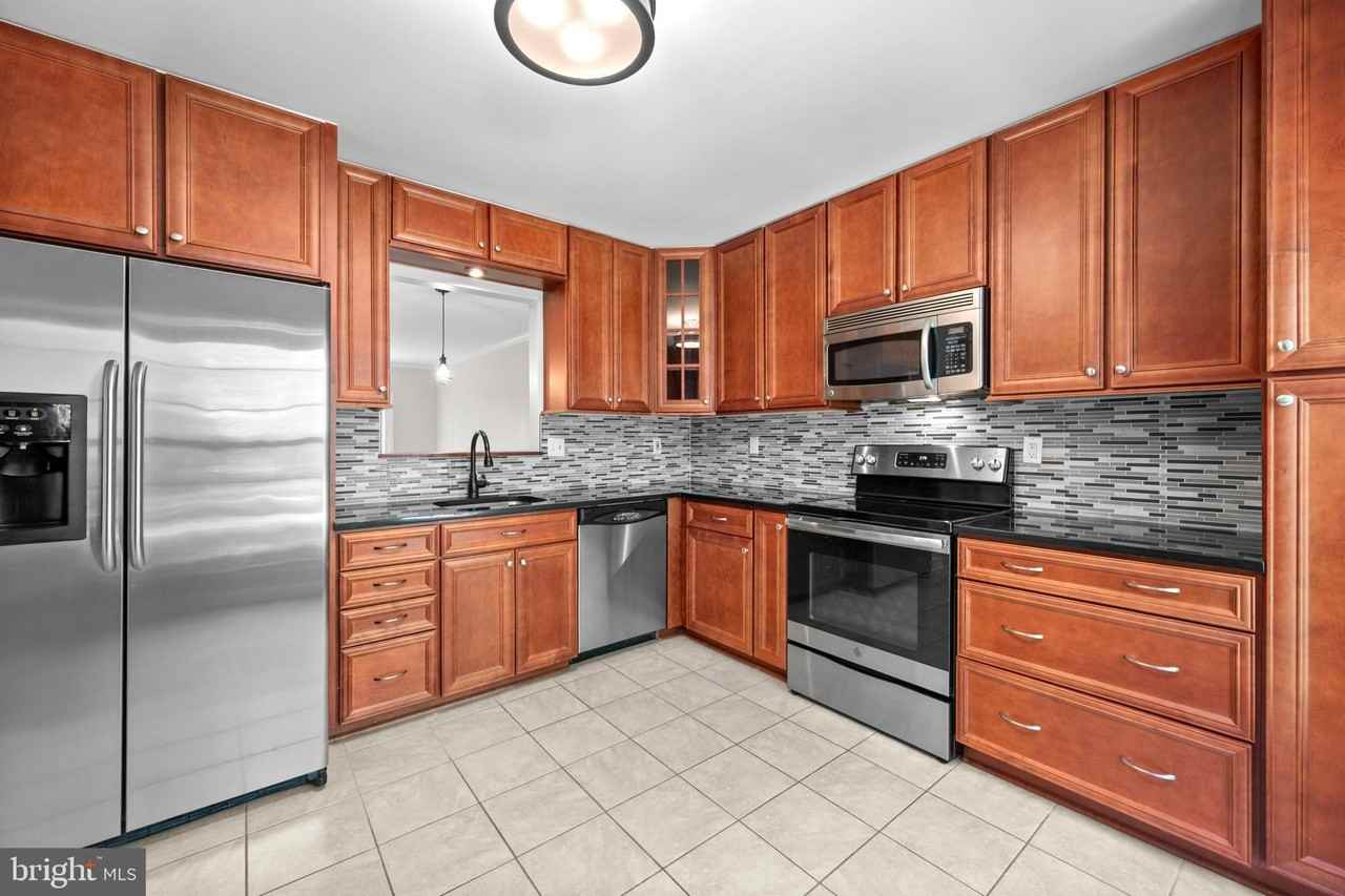 4731 Leyden Way - Photo 3 of 35
